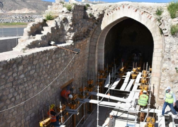 Hasankeyf'teki 692 yıllık Küçük Saray yükseliyor