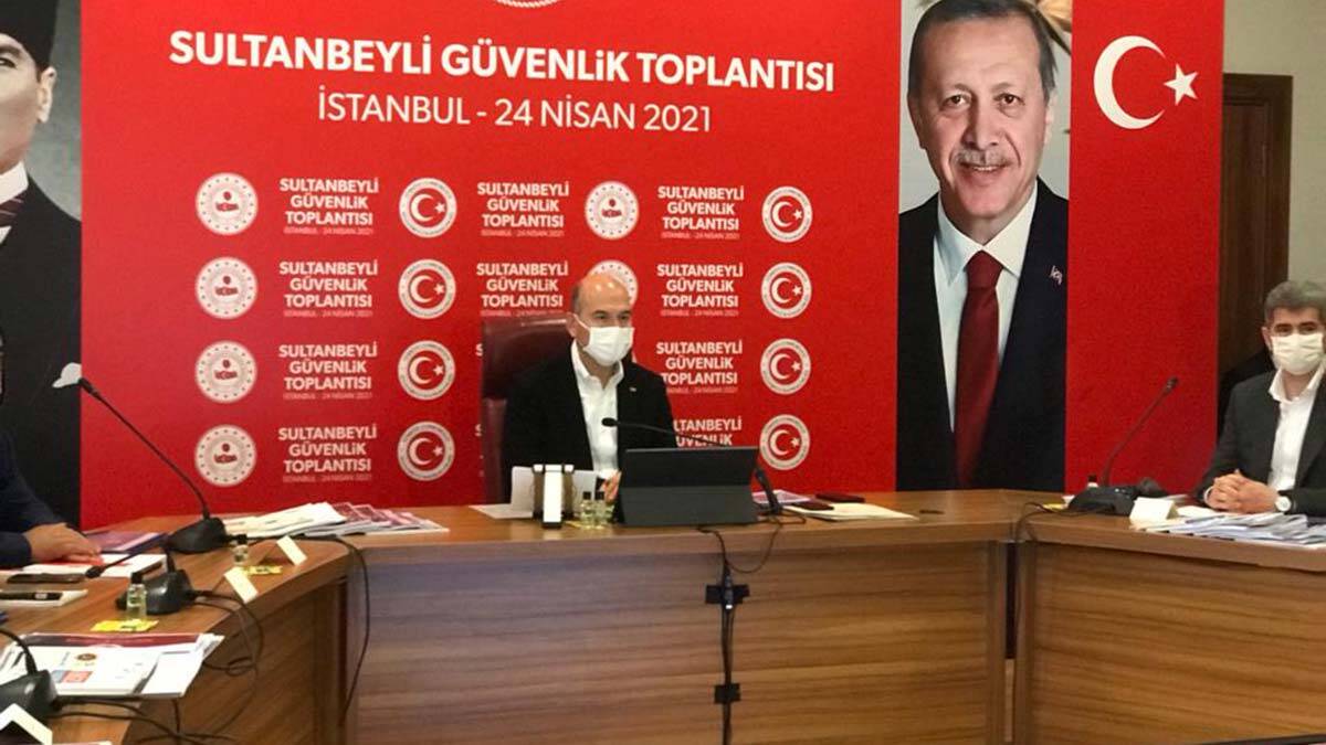 Basına kapalı gerçekleştirilen toplantıda ilçedeki uyuşturucu ile mücadele, afet, göç, asayiş ve salgın konularının ele alındığı öğrenildi.