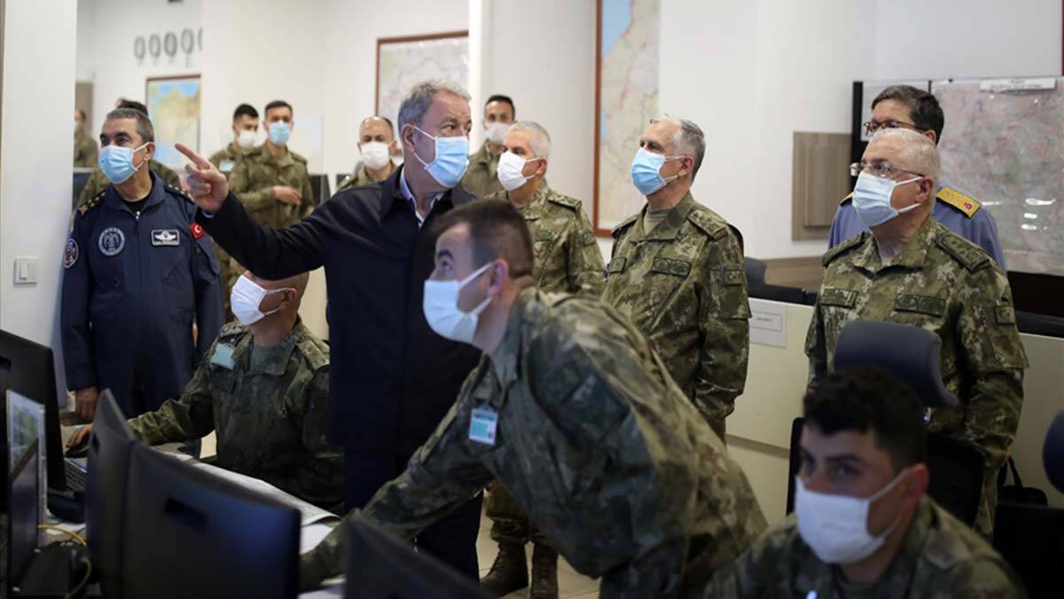 Türk Silahlı Kuvvetleri Irak'ın kuzeyinde PKK'ya havadan ve karadan operasyon başlattı. Operasyona katılan yaklaşık 50 uçak, belirlenen PKK hedeflerine bomba yağdırdı.