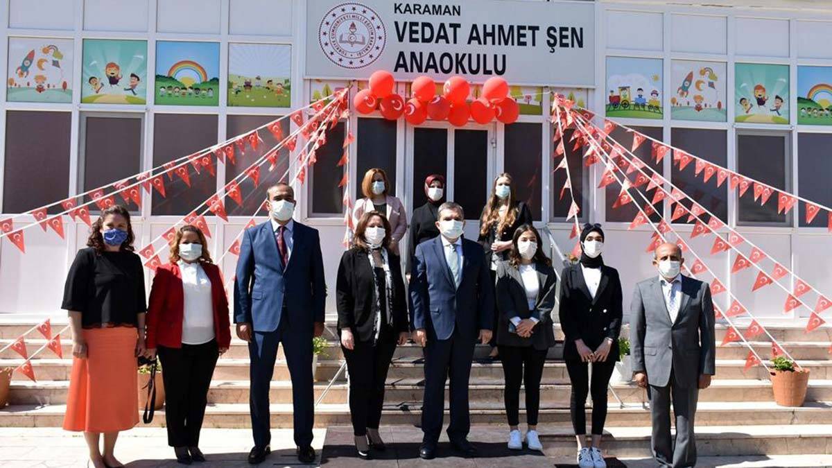 Pandemide, online eğitim sürecinin bilimsel ve sosyal faaliyetlerle zenginleştirilmesi için karneyle birlikte satranç kitabı dağıtılacak.