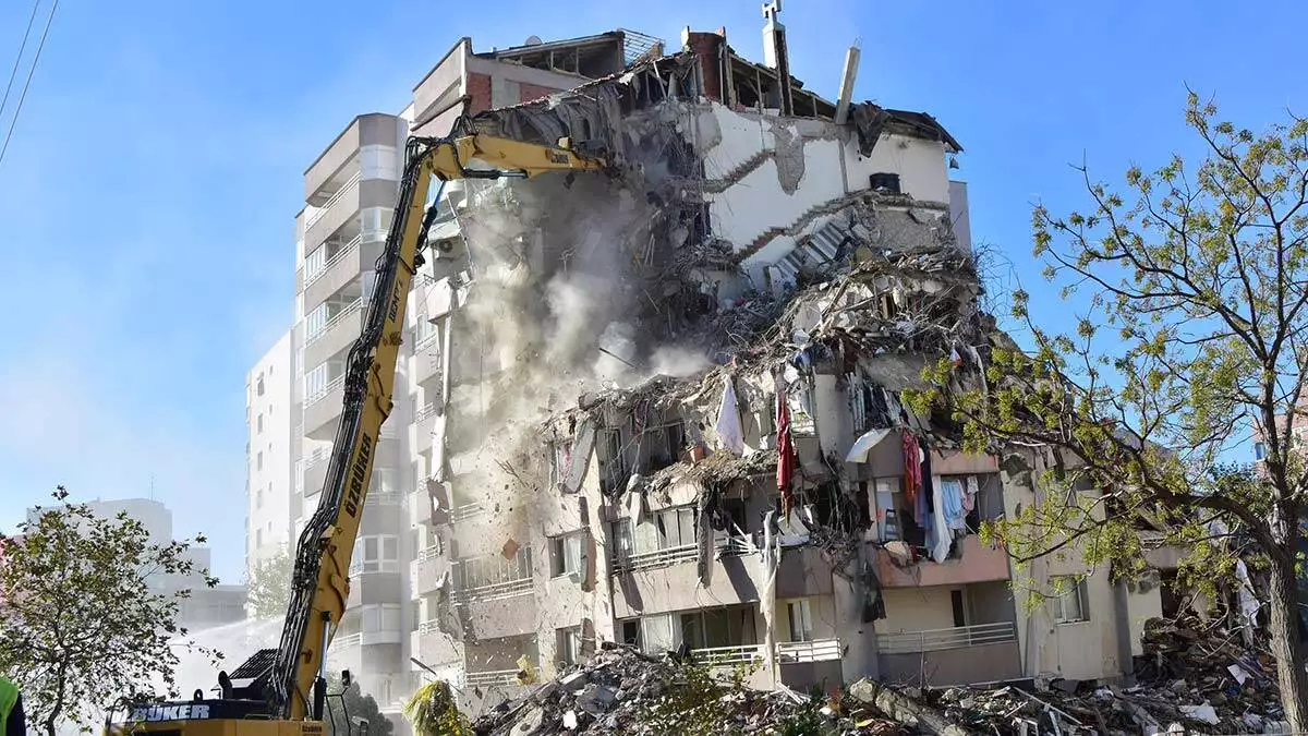 İzmir depremiyle ilgili gözaltı sayısı 19 oldu