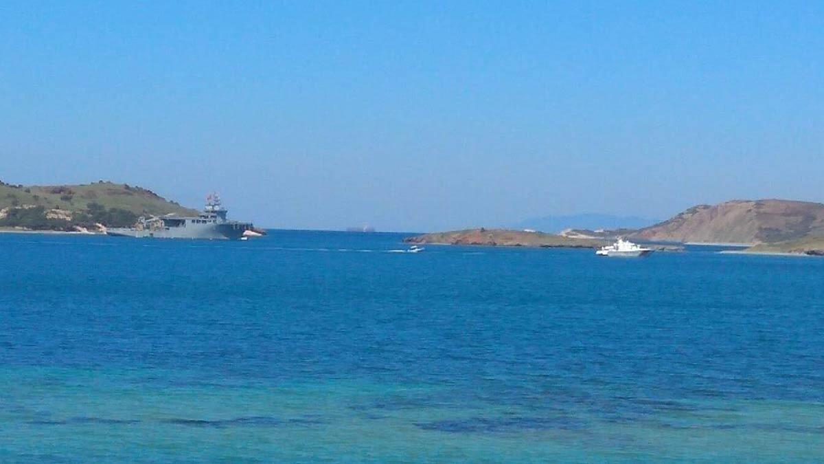 Eğitim uçağının enkazı denizden çıkarılıyor