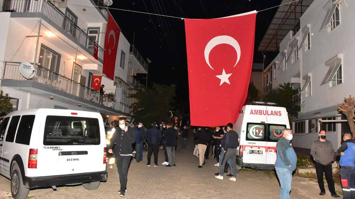 Türk Silahlı Kuvvetleri'nin (TSK) Irak'ın kuzeyinde sürdürdüğü Pençe-Kartal operasyonunda bir acı haber daha geldi. İzmir'e şehit ateşi düştü.