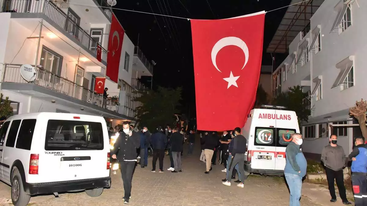 Türk silahlı kuvvetleri'nin (tsk) irak'ın kuzeyinde sürdürdüğü pençe-kartal operasyonunda bir acı haber daha geldi. İzmir'e şehit ateşi düştü.