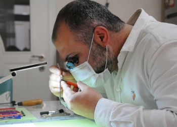Kurşun kalem ucuna mikroskobik heykel