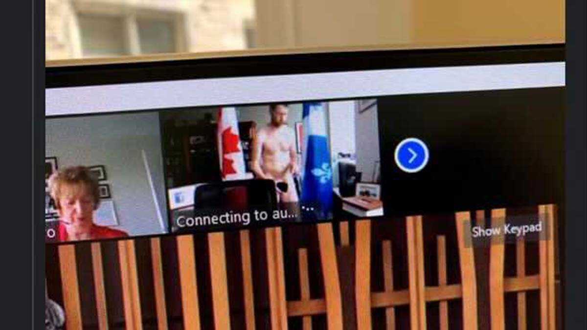 Milletvekili sanal toplantıda çıplak yakalandı