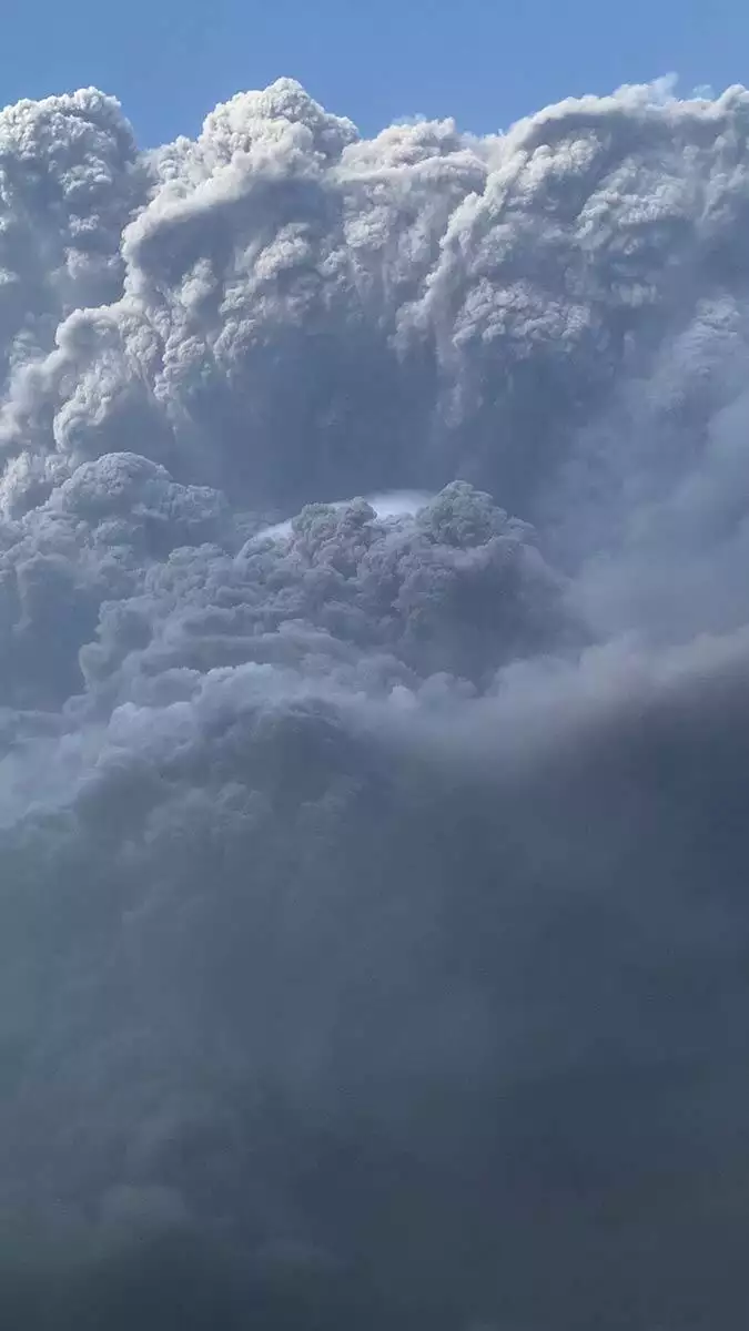 La soufriere yanardağı 3'üncü kez patladı