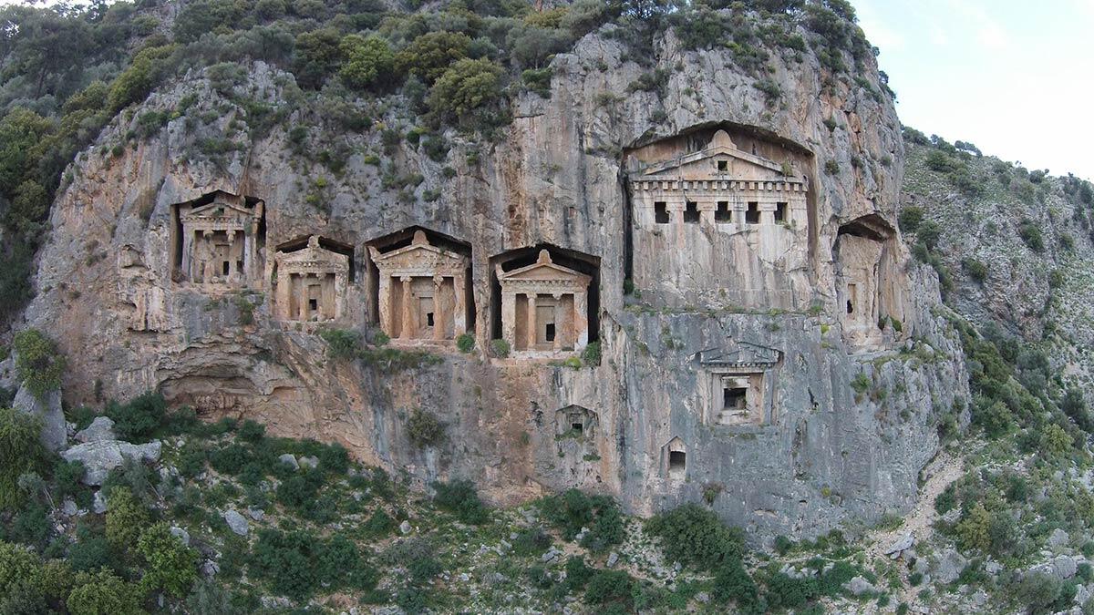 Kayaçlarındaki bozulma nedeniyle gün geçtikçe yapısal bütünlüğünü kaybederek yok olma tehlikesi ile karşı karşıya.