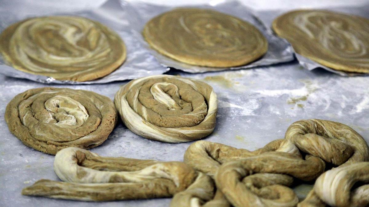 Tahinli pide iftar ve sahur sofralarının vazgeçilmezi