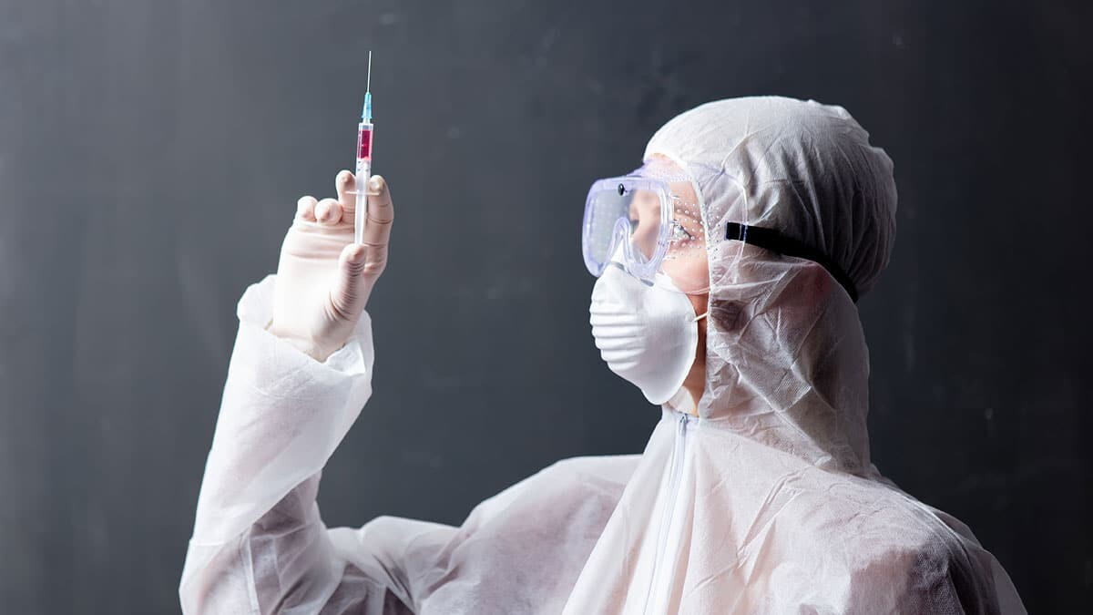 Vaka sayılarının yükselmesi, turizmcileri endişelendirirken, Prof. Dr. Kemalettin Aydın, turizm kentlerinde tam kapanma önerisinde bulundu.