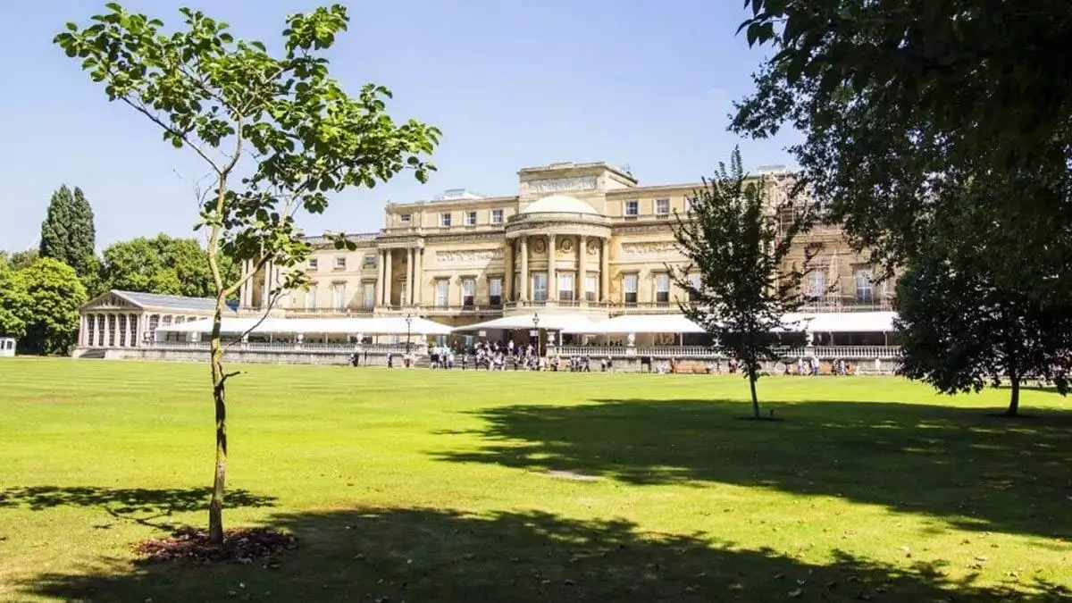 Buckingham sarayı'nın bahçesi halka açılıyor