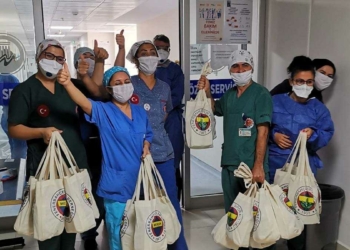 Fenerbahçeliler Derneği'nden kanserli çocuklara ziyaret