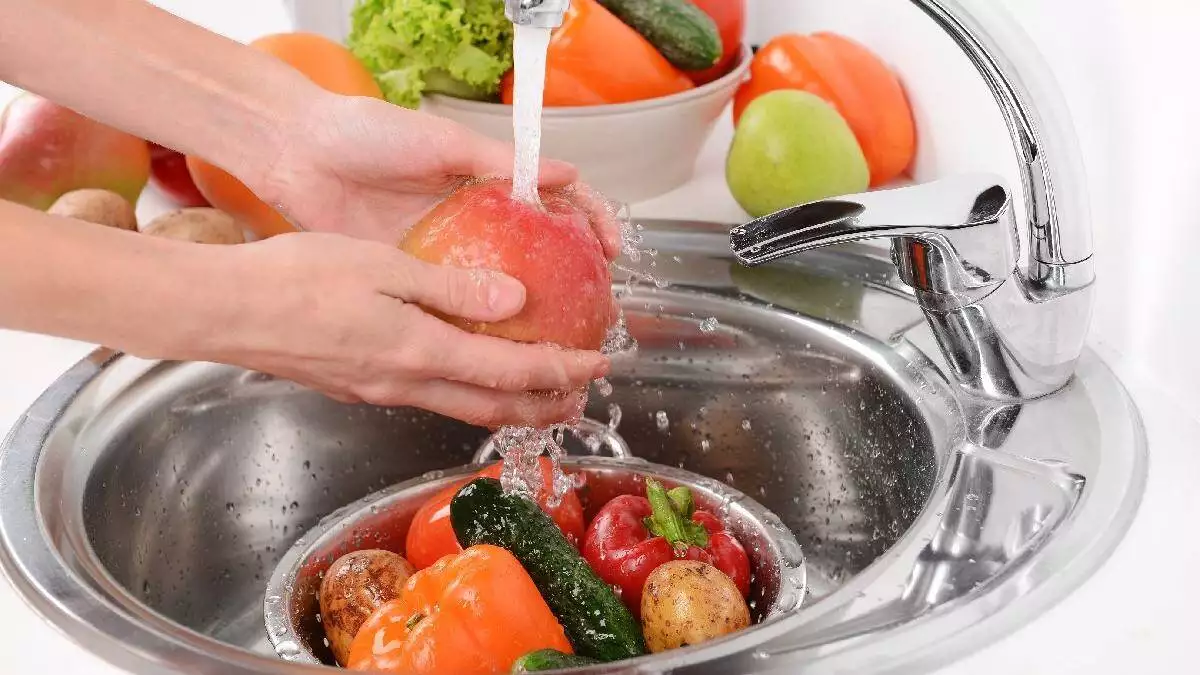 Meyve ve sebzeler karbonatlı su ile yıkanmalı