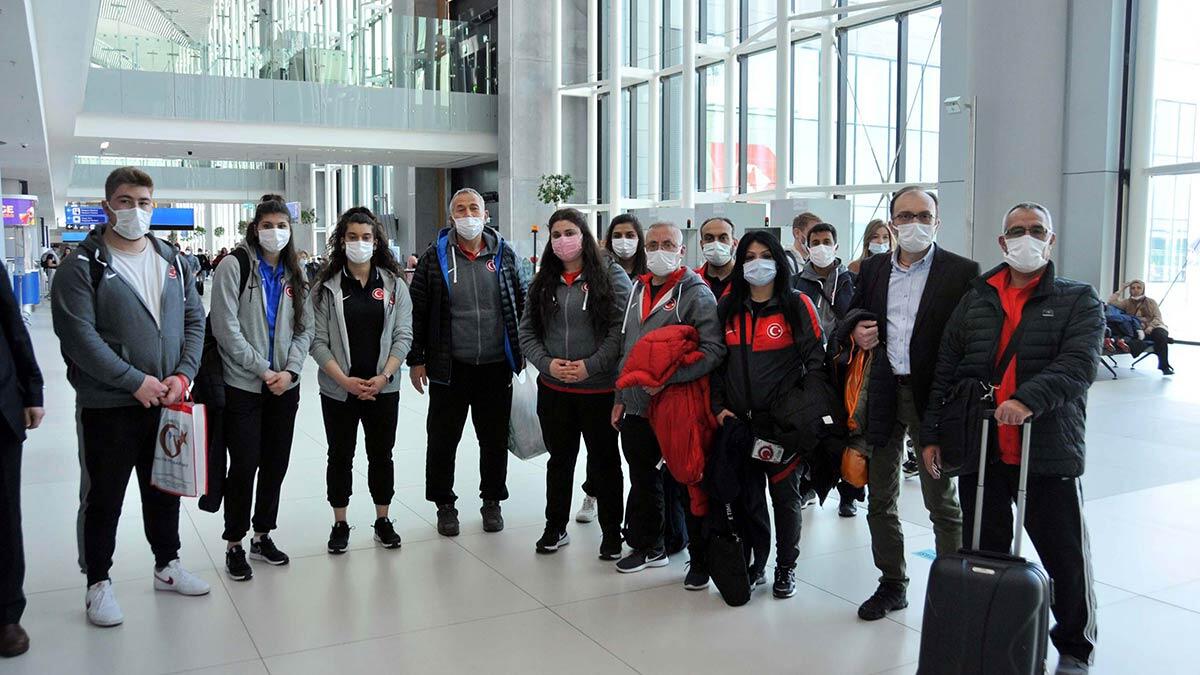 Milli halterciler yurda döndü