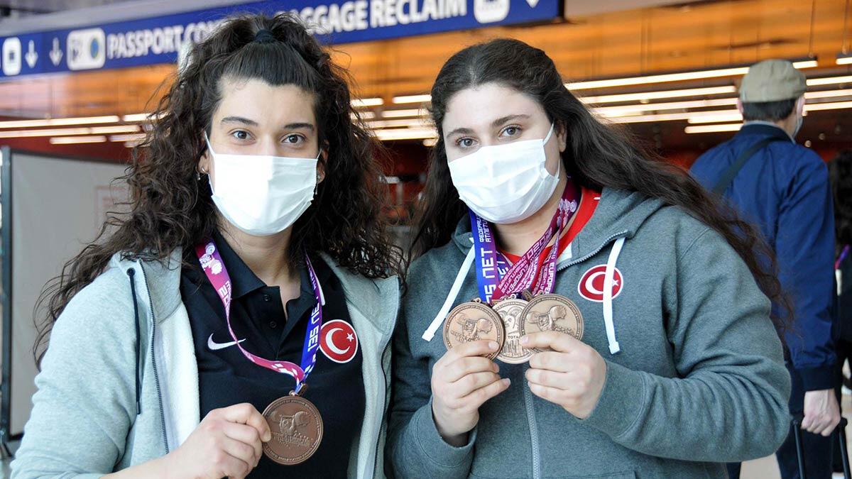 Milli halterciler yurda döndü