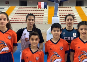 Minik basketbolcular 23 Nisan'ı kutladı