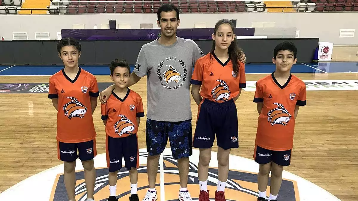 Minik basketbolcular 23 nisan'ı kutladı