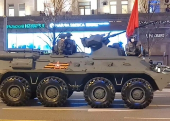 Rus ordusu Kızıl Meydan'da prova yaptı