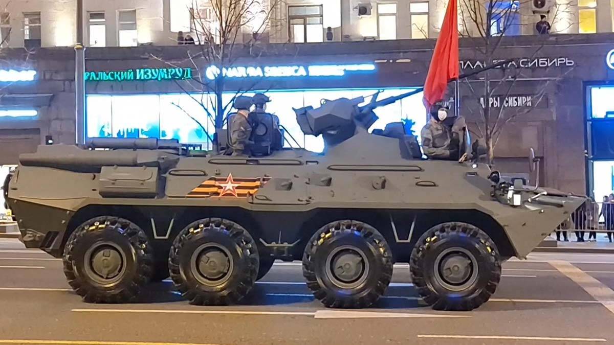 Rus ordusu Kızıl Meydan'da prova yaptı