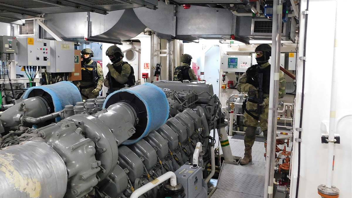 Amfibi harekâtın en önemli unsurlarından olan, Mavi Vatan'da başarılı görevler icra eden kılıcın keskin yüzü, okun sivri ucu Kahraman Amfibi Hücum Timlerimiz eğitimlerine devam ediyor