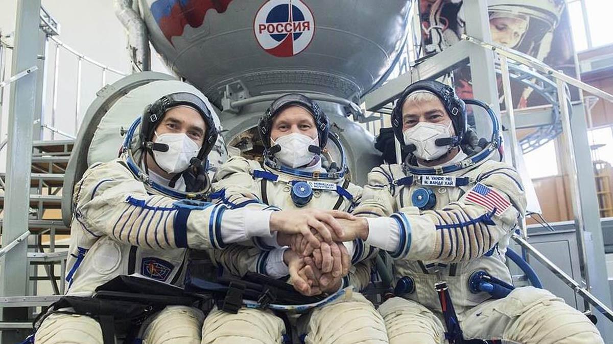 Rus kozmonotların ISS’e yolculuğu başladı