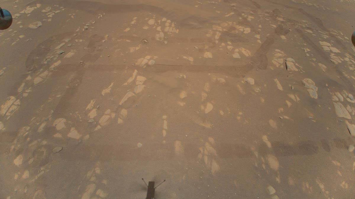 NASA, Mars'taki ilk helikopter uçuşunu paylaştı