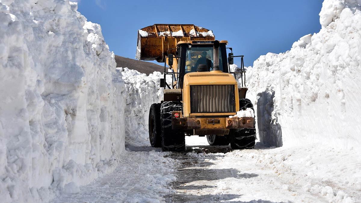 Nemrut Dağı'nda karla mücadele
