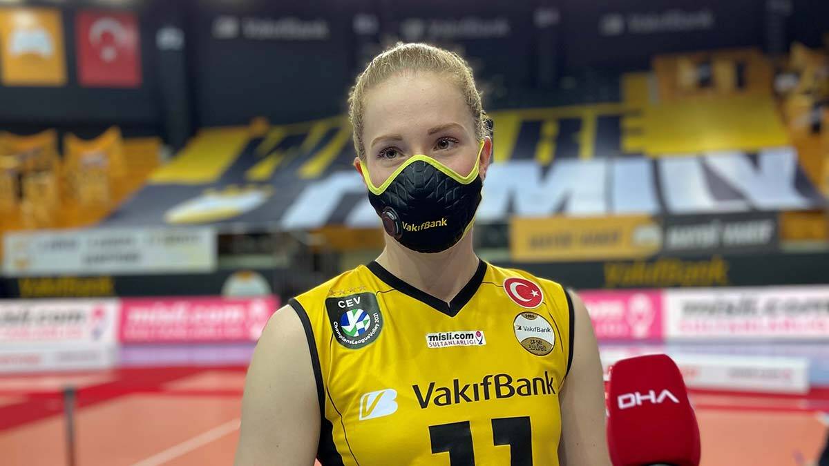VakıfBanklı voleybolcuların lig şampiyonluğu sevinci