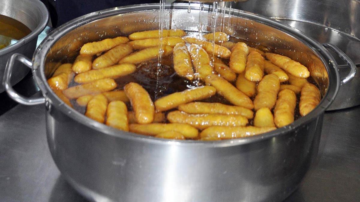 Osmanlı döneminde padişah sofralarının tatlısı olan Erzurum yöresine has kadayıf dolması nasıl yapılır?