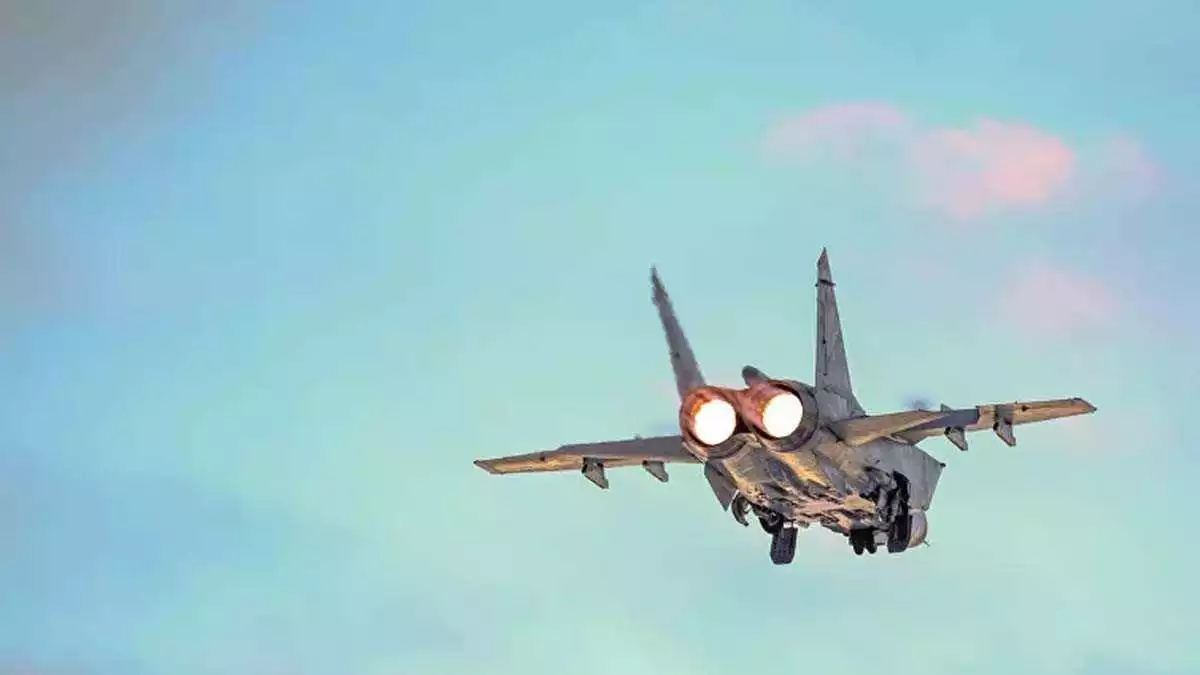 Rus avcı uçağı abd'nin keşif uçağına önleme yaptı