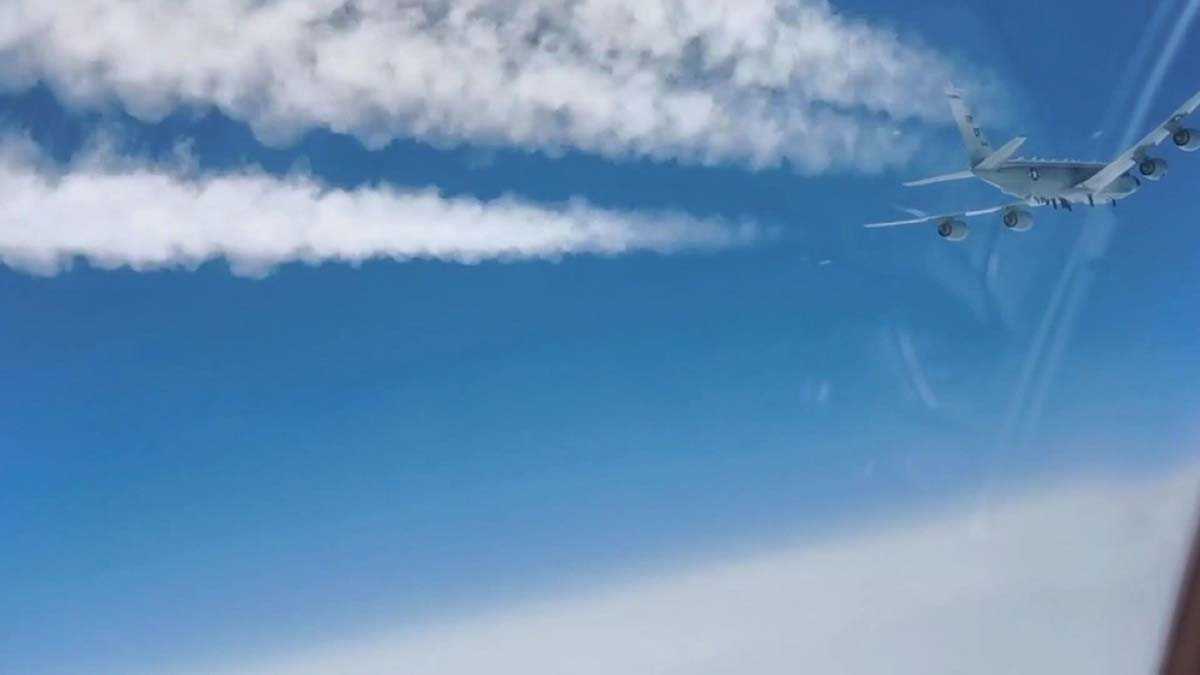 Rus avcı uçağı ABD'nin keşif uçağına önleme yaptı