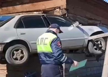 Kontrolden çıkan araç evin odasına ok gibi saplandı