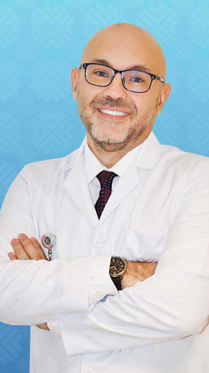 Öte yandan ses kısıklığının ciddi sağlık sorunlarının ilk belirtisi olduğunu belirten Prof. Dr. Tolga Kandoğan 16 Nisan Dünya Ses Gününe ilişkin önemli açıklamalarda bulundu.