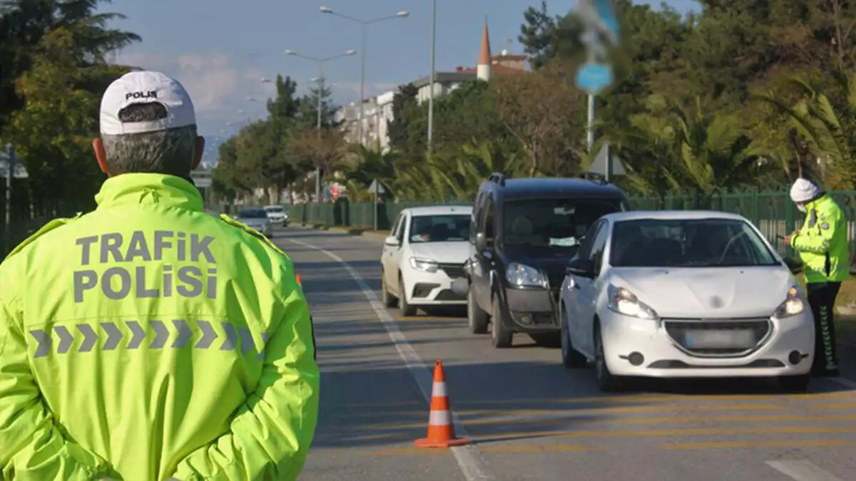 İçişleri bakanlığı'ndan yeni tedbirlerle 'kısmı kapanma tedbirleri' konulu genelgeyle ilgili vatandaşlardan gelen sorular üzerine açıklama yapıldı.