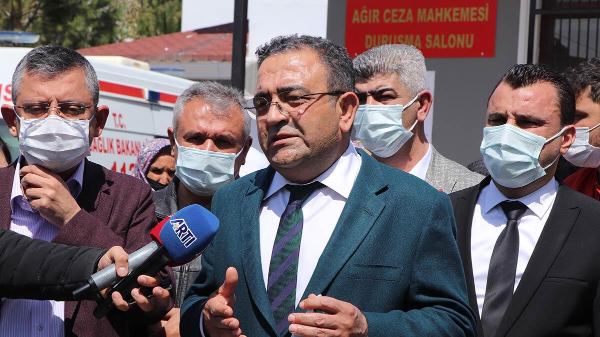 Duruşma öncesi, ölen madencilerin aileleri yaptıkları basın açıklamasında, "301 canımızı yitireli 7 yıl oldu. Yargıtay'ın kararı bizleri derinden yaraladı. Ne olursa olsun adalet sağlanana kadar buradayız" dedi.