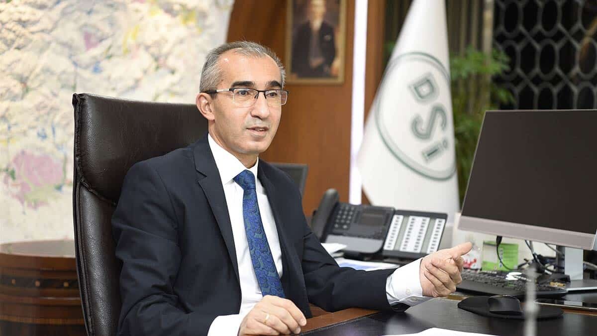 Alt ve üst yapı çalışmalarının aynı anda tamamlanması hedeflenen yeni ilçede, yeşillendirme çalışmaları kapsamında, toplam 5 bin 144 ağaç ve 25 bin 600 fidan dikimi yapıldı.