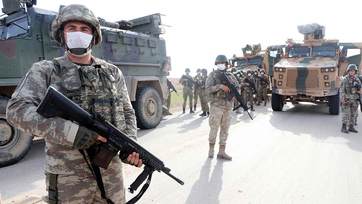 Mehmetçik eli tetikte görevde