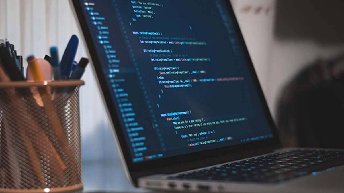 Siber Güvenlik Uzmanı Osman Demircan, “Evde kaldığımız süre boyunca siber hijyen de çok önemli. ‘Para dağıtılıyor linki tıkla’, ‘aşı sırası sana geldi sıranı al’, ‘17 günü evden iş imkanı ile değerlendir’ gibi kimlik ve para hırsızlığı hedefli oltalama saldırılarına maruz kalacağız. Dolandırılmamak için çok dikkatli olmalıyız” dedi.