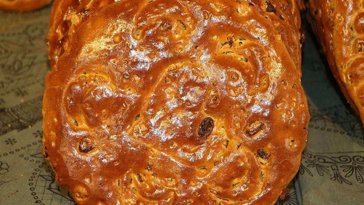 Tokat'ta yöreye özgü geleneksel lezzetler arasında yer alan tokat çöreği iftar ve sahur sofralarını süslüyor.
