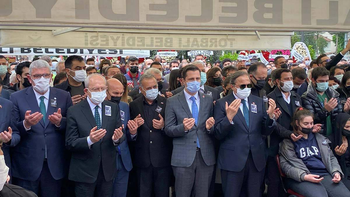 3 dönemdir belediye başkanlığı görevini yürüten Uygur için, Torbalı Belediyesi Kültür Merkezi'nde cenaze töreni düzenlendi.