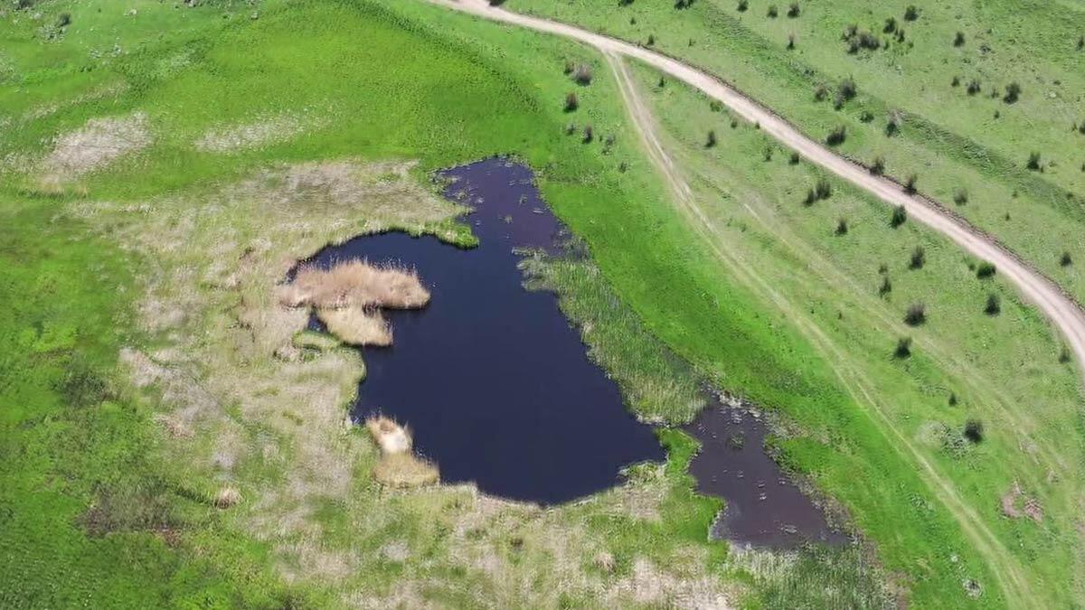 Zökün Gölü'ndeki yüzen adalar turizme kazandırılacak. Yüzen adaları ziyarete gelecekler için kompleks bir tesis yapılması amacıyla çalışma başladı.