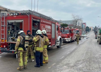 Tuzla'da boya fabrikasında yangın