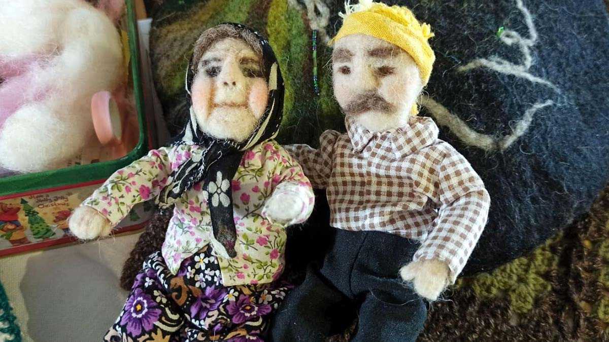 Yaş almış kadınlar için kullandıkları 'Koca nine' lakabını ürünlerinin markası yapan mahalleli, gıdadan el işine kadar pek çok ürün üretiyor.