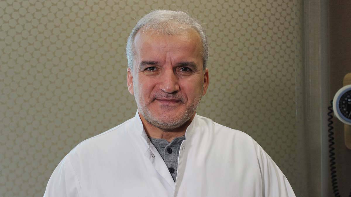 Salgının arttığı bir dönemde bağışıklık sistemini güçlü tutmanın önemine vurgu yapan Dr. Özdemir, koronavirüsü atlatmadan oruç tutmayın dedi.