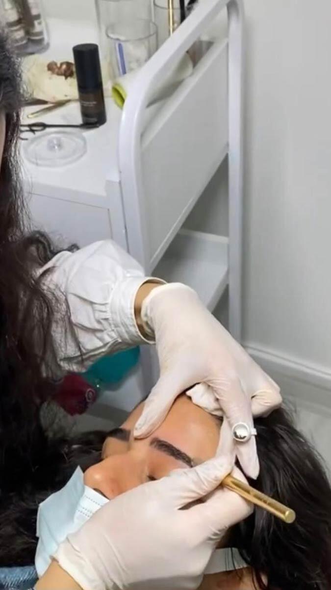 Modacı Mehmet Sait Dalmış, Microblading tekniğinin 300 ila 2 bin lira arasında değişen fiyatlarla yapıldığını anlatarak fiyat uyarısında bulundu.