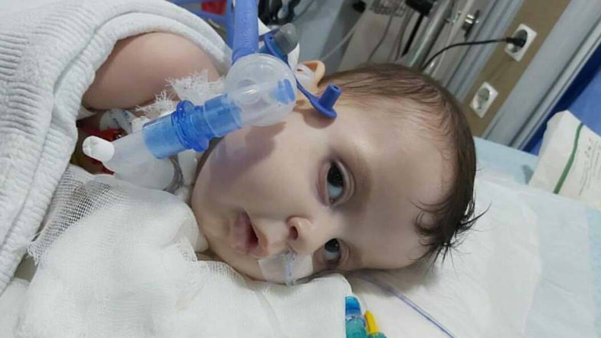 İzmir'de yaşayan 11 aylık SMA Tip 1 hastalığının ilerlemesi nedeniyle 4 aydır yoğun bakımdaki Rüzgar bebek yaşam mücadelesi veriyor.