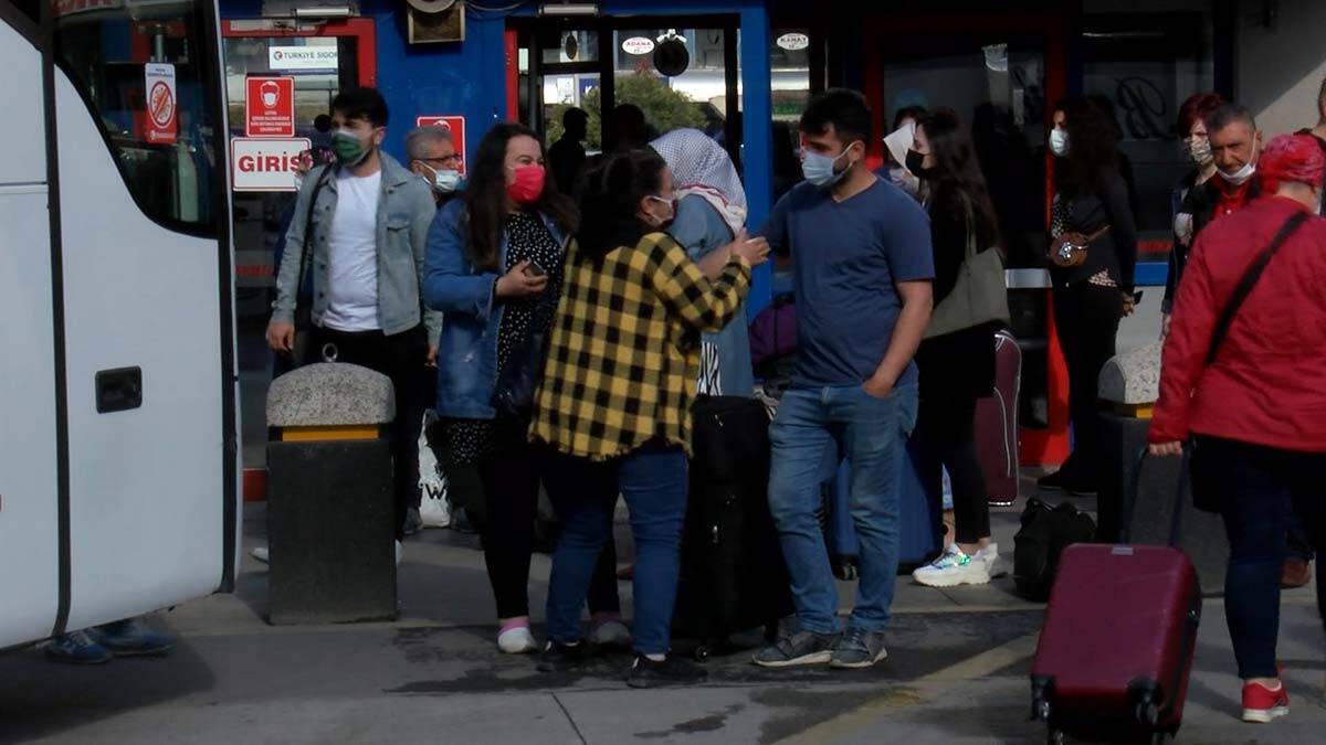 Bu sabah saat 05.00'da sona eren 17 günlük tam kapanmayı İstanbul'da geçirenler, memleketlerine dönmeye başladı.