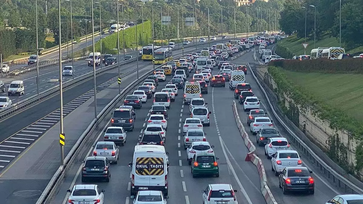 Araç trafiğinin uzunçayır'dan başladığı görüldü.