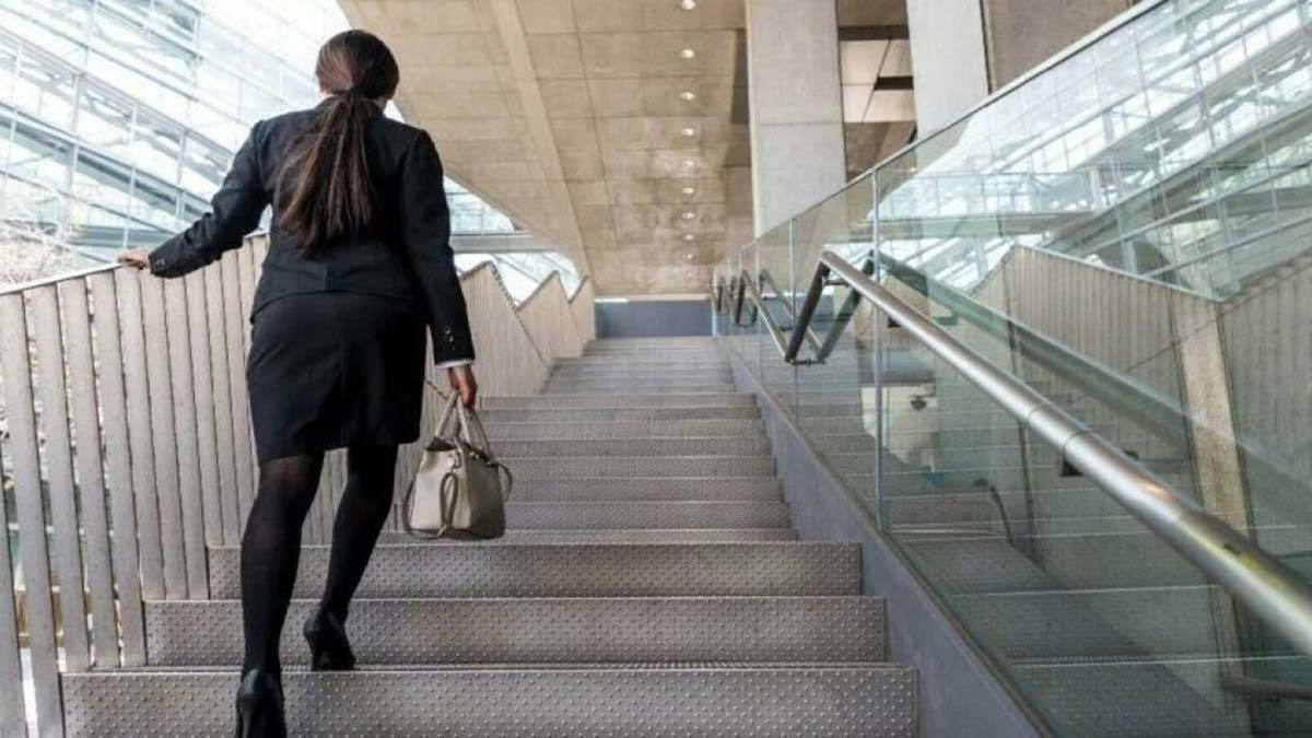 Alo 199 üzerinden 184 bin 40 kişiye ise seyahat izin belgesi düzenlendi.