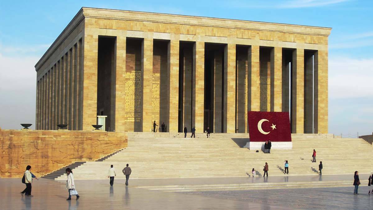 Anıtkabir'in etrafının imara açılmasına izin vermeyeceğiz